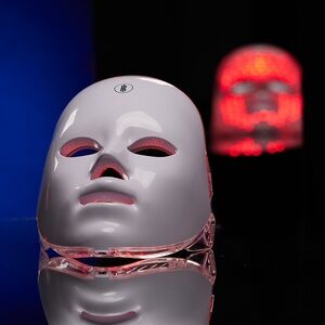 RegenaLight Wireless Light Therapy Mask - 7 Different Light Settings!